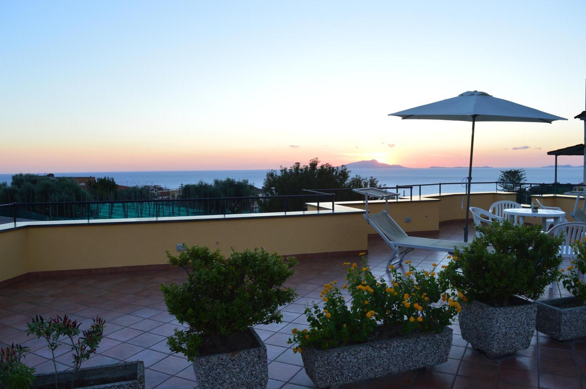 Mary'S Dream - Villa Overlooking Capri And Ischia In Sorrento Peninsula Massa Lubrense Exterior photo